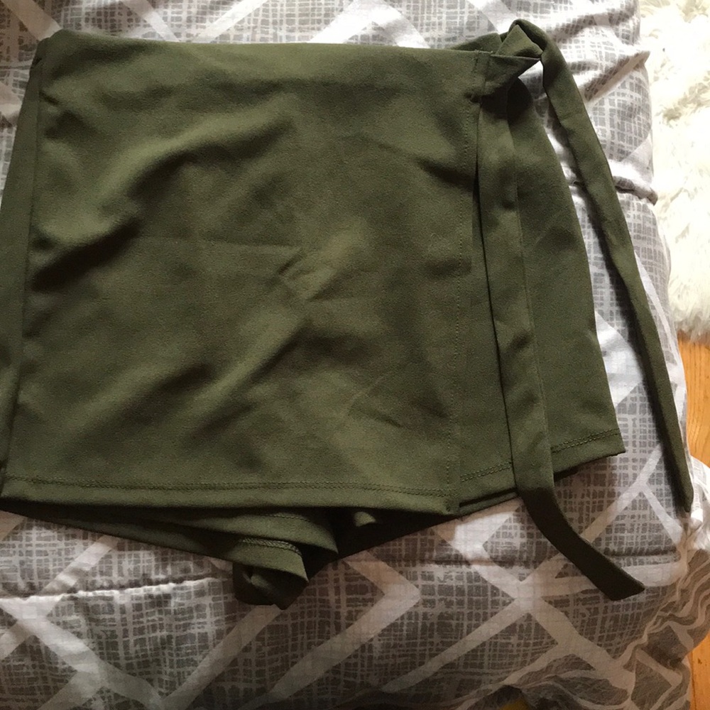 XS Forever 21 Olive Skort